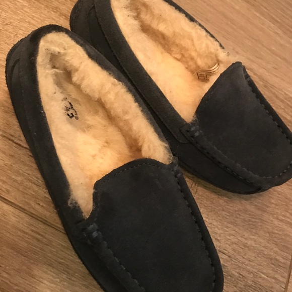 Like New UGG blue/grey kids slippers, size 1 - Picture 1 of 5